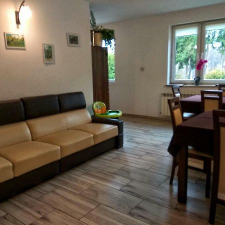 Pokoje Na Wiejskiej Naleczow Exterior photo