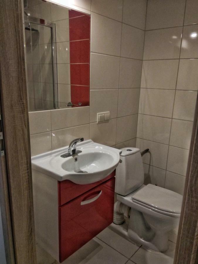 Pokoje Na Wiejskiej Naleczow Exterior photo