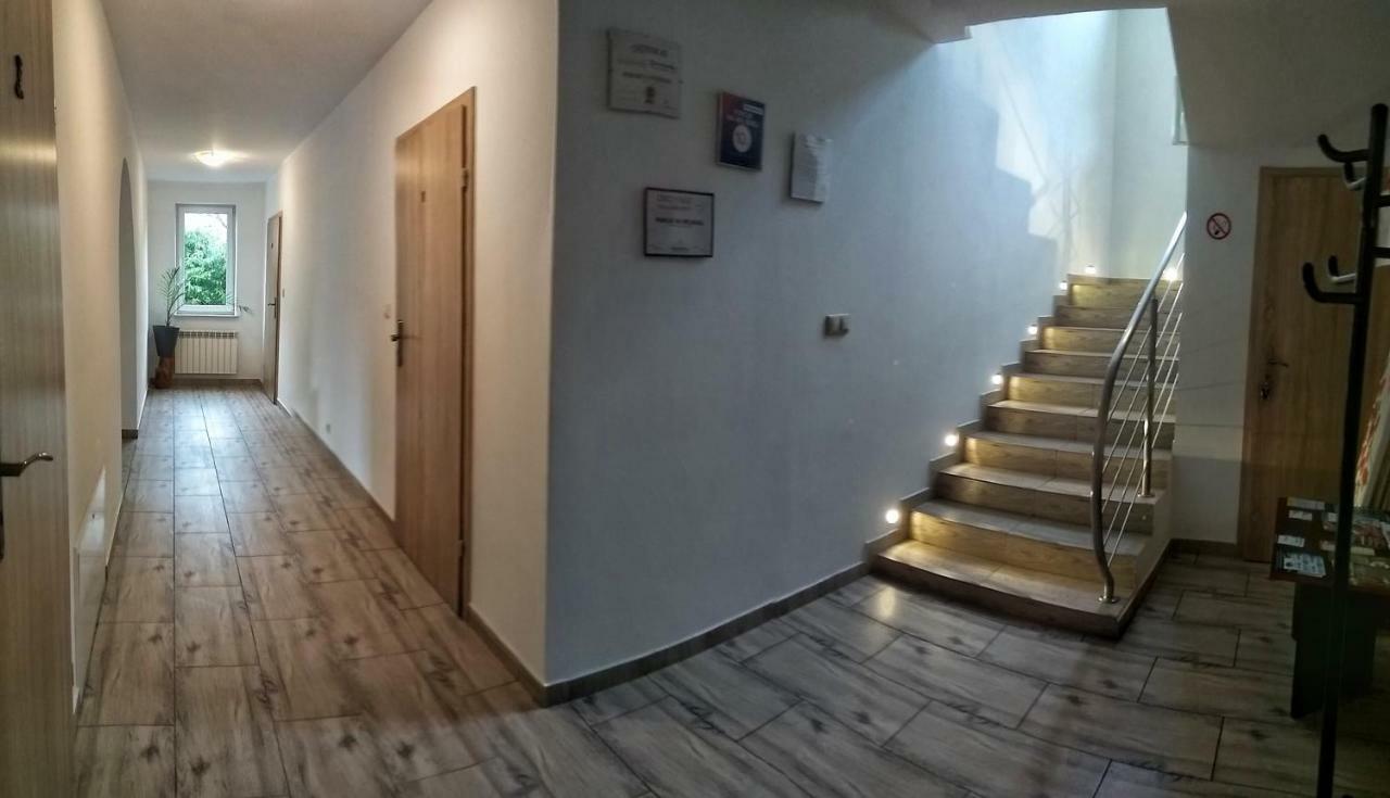 Pokoje Na Wiejskiej Naleczow Exterior photo